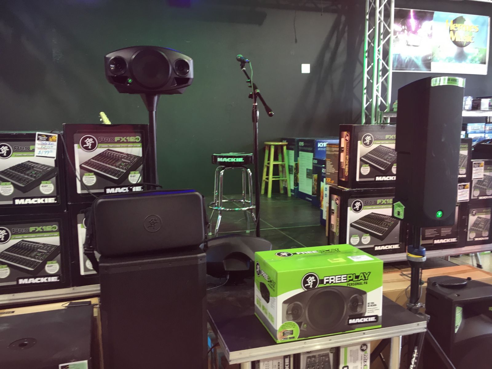 Mackie Freeplay Portable PA live performance Hermes music 3