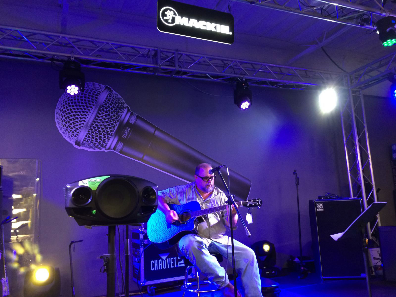 Mackie Freeplay Portable PA live performance Hermes music 4