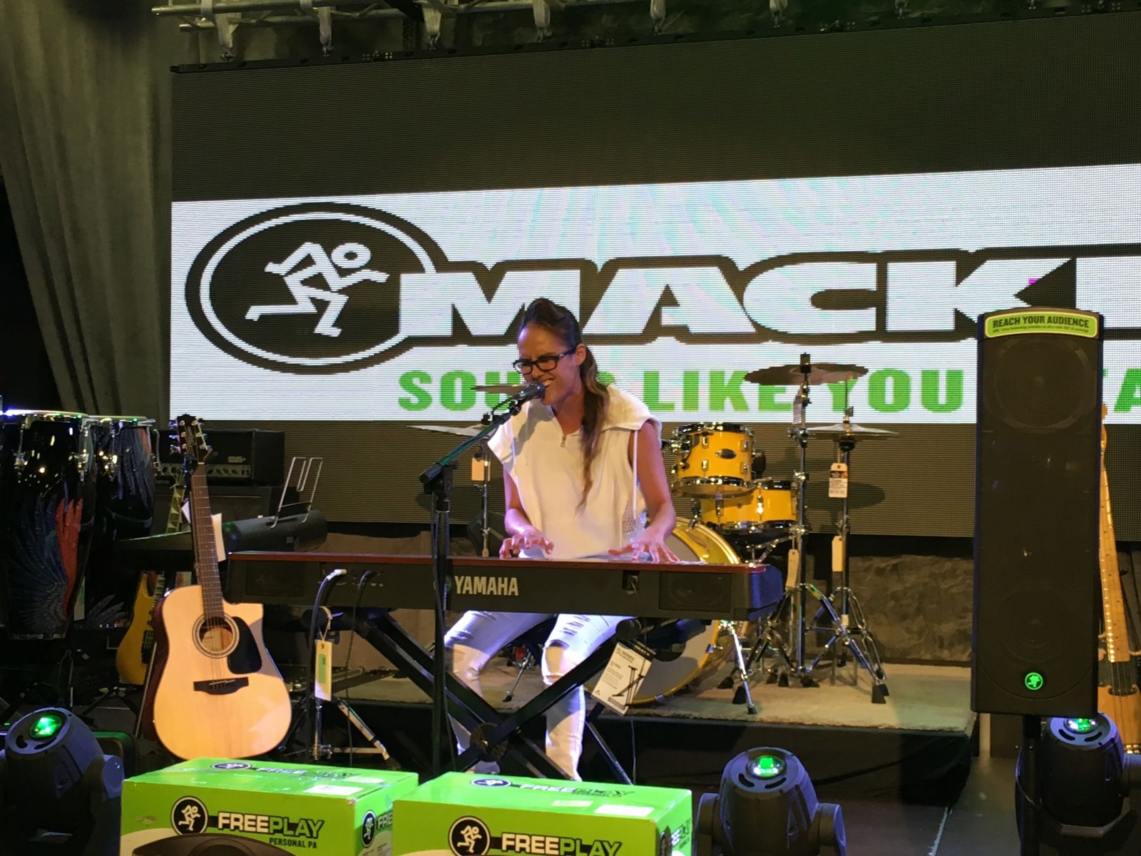 Mackie Freeplay Portable PA live performance Hermes music 9