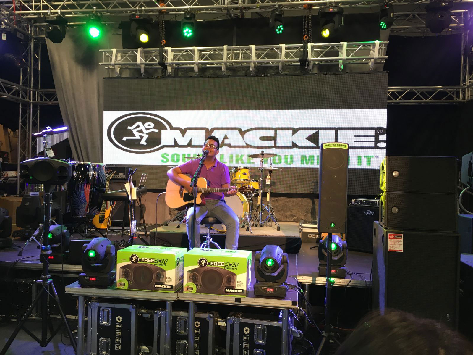 Mackie Freeplay Portable PA live performance Hermes music 10