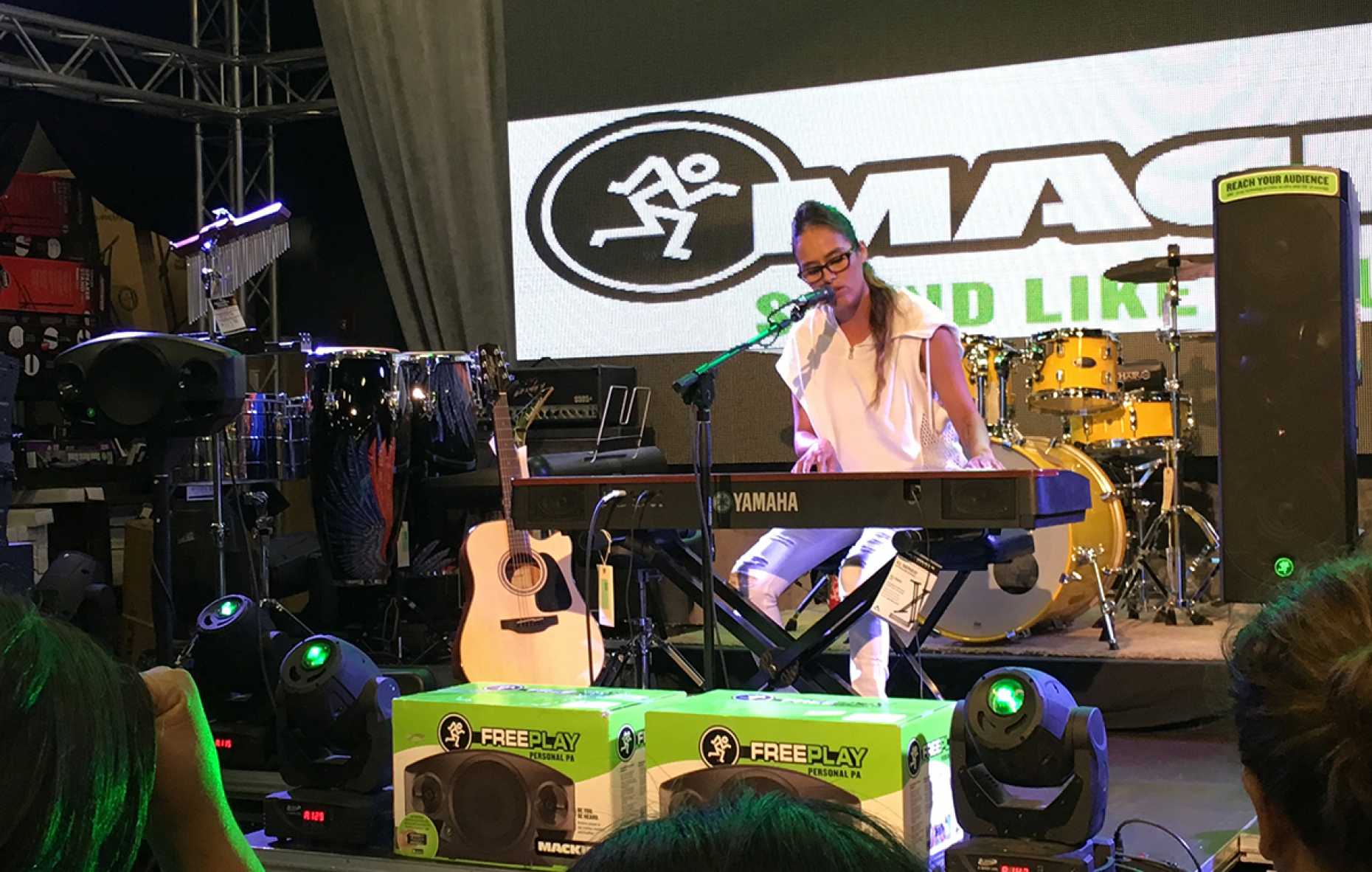 Mackie Freeplay Portable PA live performance Hermes music 1